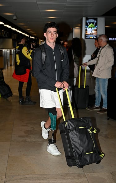 Alberto Ávila en el Aeropuerto Adolfo Suárez Madrid-Barajas para viajar a Honduras. 
 
 
 