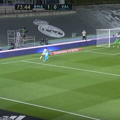 Está tocado por los dioses: golazo de Asensio en el primer balón que toca 11 meses después