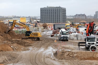 Las obras, según anuncia el circuito en un comunicado, “dan un paso decisivo con el inicio de la construcción del Pit Building, una de las infraestructuras clave de cualquier Gran Premio y el auténtico centro neurálgico de la competición. Allí se concentran los garajes de los equipos , las zonas técnicas de uso de la FIA y uno de los espacios más exclusivos, el VIP Paddock Club”