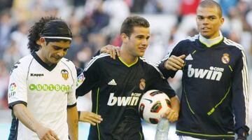 Nacho se llevó el balón de su debut, el 23 de abril de 2011, en Mestalla contra el Valencia.