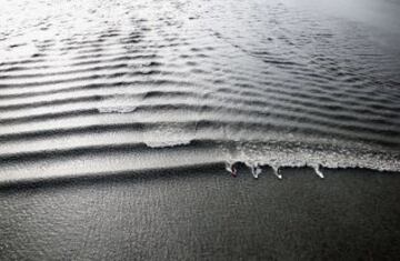 Olas de 2 y 3 metros y el agua a menos de cinco grados, así son las condiciones en Turnagain Arm Bore Tide, Alaska, en verano.  