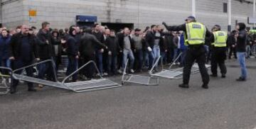 Pelea entre los seguidores del Tottenham y el Millwall