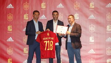 Bruno Soriano en un acto de la Asociación Española de Futbolistas.