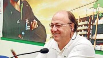 <b>ESTUDIARÁ EL CASO. </b>Juan Carlos Ramírez, ayer, en la sala de prensa del Martínez Valero.