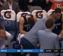 Doncic es un español más: le cazan dándolo todo en un tiempo muerto con este tema de fondo