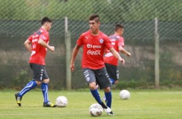 La selección chilena Sub 20 ya se prepara en Uruguay para el debut con Brasil este jueves a las 19:00.