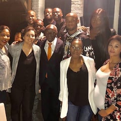 El padre de Kompany, primer alcalde negro electo de Bélgica