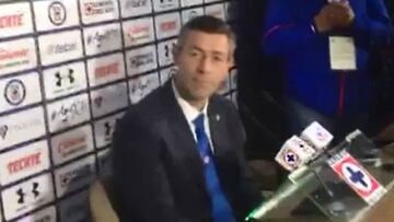 Pedro Caixinha: "Me siento apenado con la afición de Cruz Azul"