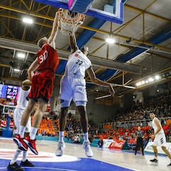 Tavares doblega a Nogueira y al Fuenla, pero el líder es el Barça