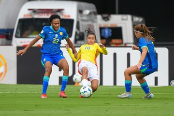 Colombia y Brasil empataron sin goles en la primera parte.