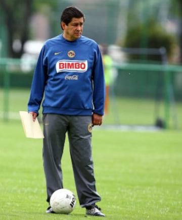 El último entrenador que ganó la liga con el Cruz Azul, además, consiguió cuatro títulos de Concacaf. Estuvo con América de 2006 a 2007.