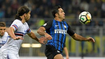 El delantero del Inter de milán, Eder, disputando un partido de la Liga italiana.