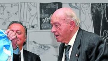 Grondona le entregó la albiceleste.