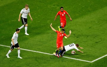 Soccer Football - Germany v Chile - FIFA Confederations Cup Russia 2017 - Group B - Kazan Arena, Kazan, Russia - June 22, 2017 Chile’s Alexis Sanchez in action with Germany’s Joshua Kimmich REUTERS/John Sibley