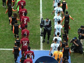 Salida al campo de los jugadores.