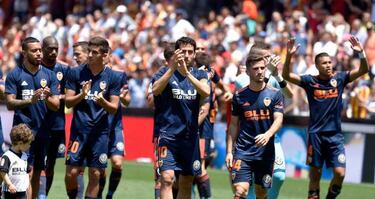 Valencia model their new centenary year away kit
