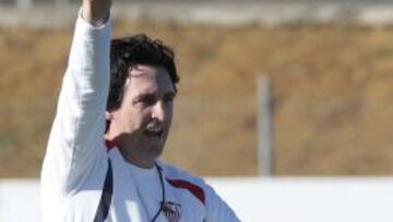 Unai Emery, técnico sevillista, durante una sesión de entrenamiento.