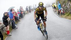 01/09/21 ETAPA 17 LA VUELTA CICLISTA 2021
 UNQUERA - LAGOS DE COVADONGA
 PRIMOZ ROGLIC Y EGAN BERNAL
 ESCAPADA
  CICLISMO VUELTA ESPA&Ntilde;A 2021