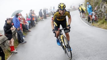 01/09/21 ETAPA 17 LA VUELTA CICLISTA 2021
 UNQUERA - LAGOS DE COVADONGA
 PRIMOZ ROGLIC Y EGAN BERNAL
 ESCAPADA
  CICLISMO VUELTA ESPA&Ntilde;A 2021