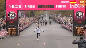 Cruce de meta histórico para Kipchoge ¡Pura emoción!