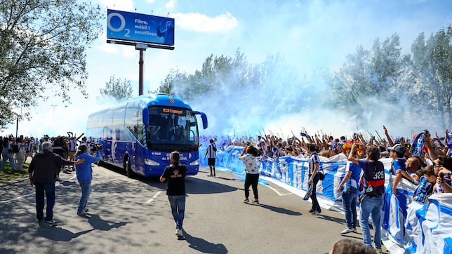 Manolo, el equipo y la afición meten el primer gol del Espanyol a golpe de vidrio