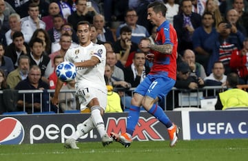 1-0. Karim Benzema marc¨® el primer gol tras un centro de Lucas V¨¢zquez.