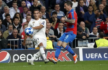 1-0. Karim Benzema marcó el primer gol tras un centro de Lucas Vázquez.