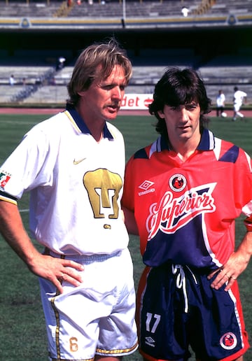 Bernd Schuster en un duelo entre Pumas y Veracruz.