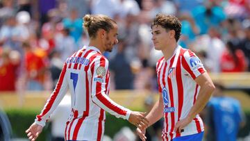 Soccer Football - FIFA Club World Cup - Group B - Atletico Madrid v Botafogo - Rose Bowl Stadium, Pasadena, California, U.S. - June 23, 2025 Atletico Madrid's Antoine Griezmann and Atletico Madrid's Julian Alvarez look dejected after being knocked out of the FIFA Club World Cup REUTERS/Mike Blake TPX IMAGES OF THE DAY
