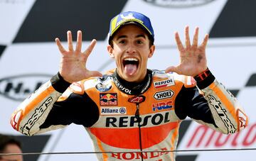 Marc Márquez ha sumado su décima victoria consecutiva en Sachsenring, tras una nueva exhibición sin errores. Iguala el registro de Valentino Rossi en Mugello con siete victorias en el mismo trazado en MotoGP.