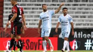 Emmanuel Villa festeja su anotación ante el Atlas.
