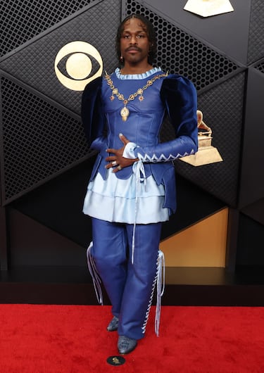 Duckwrth posa en la alfombra roja.