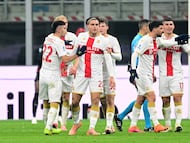 Soccer Football - Serie A - AC Milan v Genoa - San Siro, Milan, Italy - January 8, 2026 Genoa's Lorenzo Colombo celebrates scoring their first goal with teammates REUTERS/Daniele Mascolo