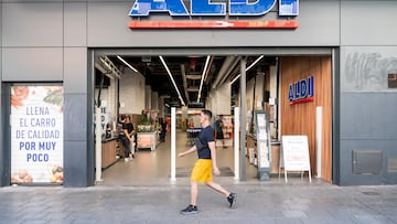 MADRID, SPAIN - 2023/08/10: A pedestrian walks past the German multinational family-owned discount supermarket chain Aldi in Spain. (Photo by Xavi Lopez/SOPA Images/LightRocket via Getty Images)