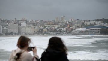 Alerta roja en la costa de A Coruña con olas de hasta diez metros