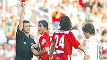 <b>NUEVA ROJA. </b>Pérez Lasa expulsó el pasado fin de semana a Alfaro.