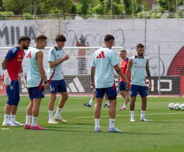 Javi Guerra y Diego López entrenan con la Absoluta