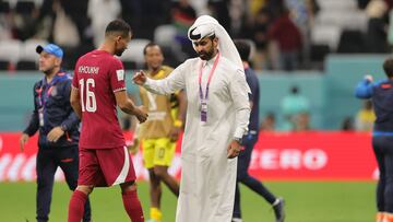 Al Khor (Qatar), 20/11/2022.- Boualem Khoukhi of Qatar (L) receives comfort after losing the FIFA World Cup 2022 group A Opening Match between Qatar and Ecuador at Al Bayt Stadium in Al Khor, Qatar, 20 November 2022. (Mundial de Fútbol, Catar) EFE/EPA/Friedemann Vogel