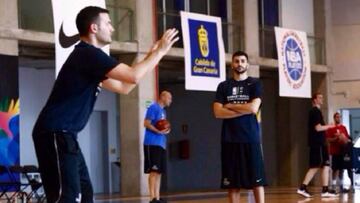 Dani Gómez, junto a Ricky Rubio, en el Basketball Without Borders 2015.