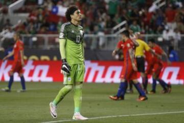 El guardameta mexicano vivió su peor noche cuando Chile le terminó pasando por encima a México por un escandaloso 7-0 en la Copa América Centenario.