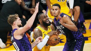 Los Angeles Lakers forward LeBron James (C) in action during the second half of the NBA basketball game between the Sacramento Kings and Los Angeles Lakers at the Crypto.com Arena in Los Angeles, California, USA, 15 November 2023.