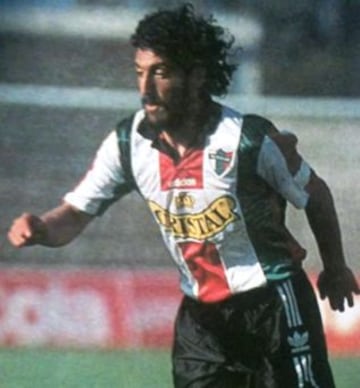 La solitaria victoria fue defendiendo a Palestino el 18-11-1995, victoria por 2-1. Mario Salas abrió el marcador en el minuto 15.