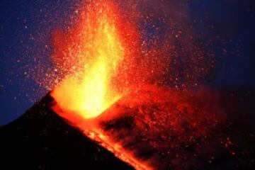 La espectacular lengua de lava durante la erupción del Etna