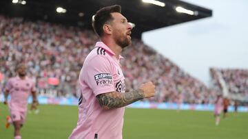 FORT LAUDERDALE, FLORIDA - JULY 25: Lionel Messi #10 of Inter Miami CF celebrates after scoring a goal in the first half during the Leagues Cup 2023 match between Inter Miami CF and Atlanta United at DRV PNK Stadium on July 25, 2023 in Fort Lauderdale, Florida.   Megan Briggs/Getty Images/AFP (Photo by Megan Briggs / GETTY IMAGES NORTH AMERICA / Getty Images via AFP)