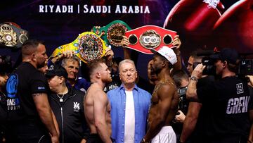 Boxing - Saul 'Canelo' Alvarez vs William Scull - Undisputed Super Middleweight Championship - Weigh-in - Boulvard City, Riyadh, Saudi Arabia - May 2, 2025 Saul 'Canelo' Alvarez and William Scull during the Weigh-in REUTERS/Hamad I Mohammed