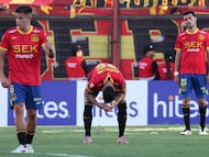 Futbol, Union Espanola vs OÕHiggins
Fecha 29, Liga de primera 2025.
Los jugadores de Union Espanola se lamentan tras un gol de OÕHiggins durante un partido de la liga de primera division disputado en el estadio Santa Laura de Santiago, Chile.
30/11/2025
Dragomir Yankovic/Photosport
Football, Union Espanola vs OÕHiggins
29th turn, 2025 First division league.
Union EspanolaÕs players react after OÕHiggins goal during the first division league match at the Santa Laura stadium in Santiago, Chile.
30/11/2025
Dragomir Yankovic/Photosport