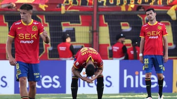 Futbol, Union Espanola vs OÕHiggins
Fecha 29, Liga de primera 2025.
Los jugadores de Union Espanola se lamentan tras un gol de OÕHiggins durante un partido de la liga de primera division disputado en el estadio Santa Laura de Santiago, Chile.
30/11/2025
Dragomir Yankovic/Photosport
Football, Union Espanola vs OÕHiggins
29th turn, 2025 First division league.
Union EspanolaÕs players react after OÕHiggins goal during the first division league match at the Santa Laura stadium in Santiago, Chile.
30/11/2025
Dragomir Yankovic/Photosport