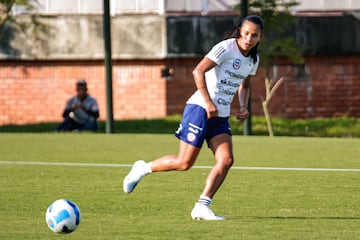 La Roja Femenina realizó su tercer día de entrenamientos en la cancha del Colegio Colombo Británico de Cali. En la primera jornada del Grupo A tendrá descanso.