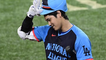 Arlington (United States), 17/07/2024.- National League's designated hitter Shohei Ohtani of the Los Angeles Dodgers removes his helmet after striking-out swinging on a pitch by American League pitcher Mason Miller of the Oakland Athletics during the fifth inning of the 94th MLB All-Star Game between the American League and the National League in Arlington, Texas, USA, 16 July 2024. EFE/EPA/GERALD LEONG