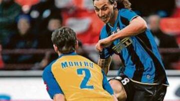 Ibrahimovic remata a puerta.